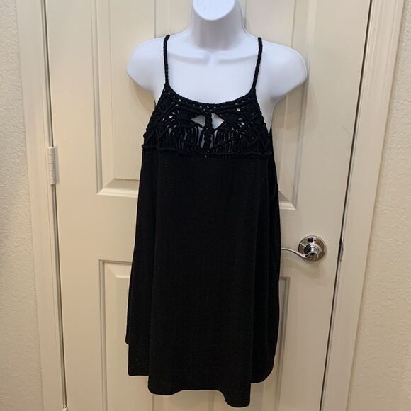 Torrid Size 3  Black Sleeveless Crotchet Front Tank Top Button Keyhole Back Used - Picture 2 of 9